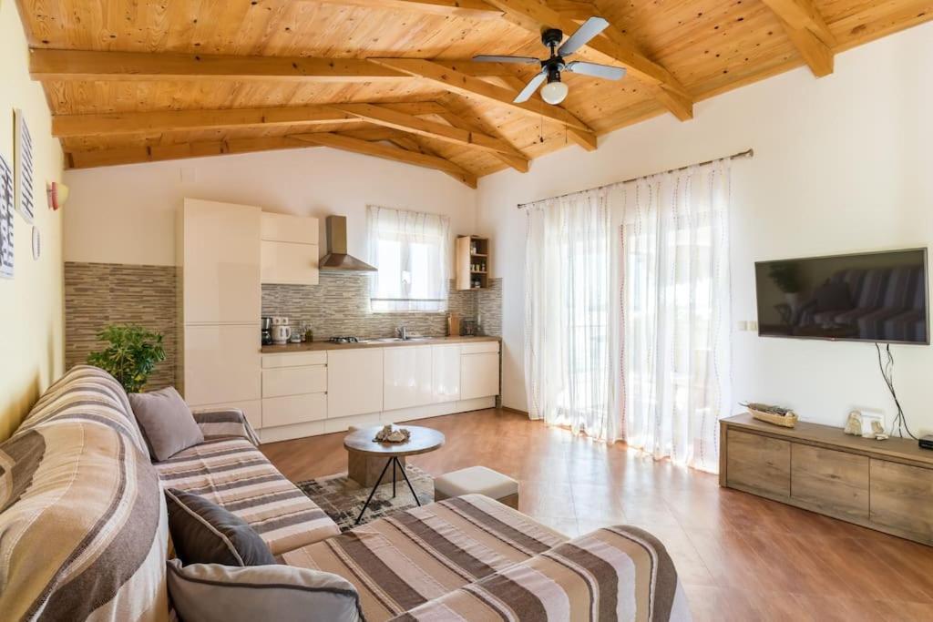 Beautiful Bay House Duga Villa โอครูกกอร์นญี ภายนอก รูปภาพ